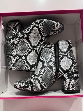 Catherine Malandrino Black & White Snake-Print Block Heel Ankle Boots